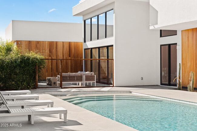 Building Photo - 5156 N 45th Pl