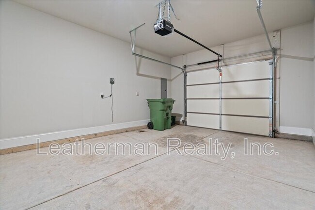 Building Photo - 417 Senate St