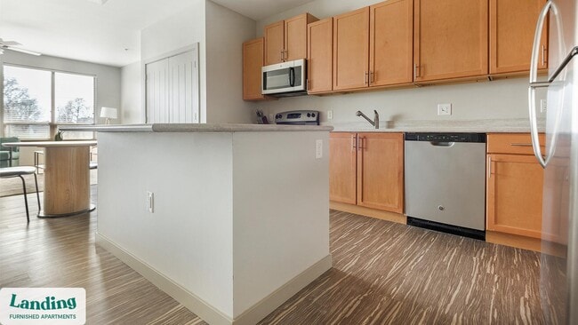 Building Photo - 5800 Highlands Plaza Dr