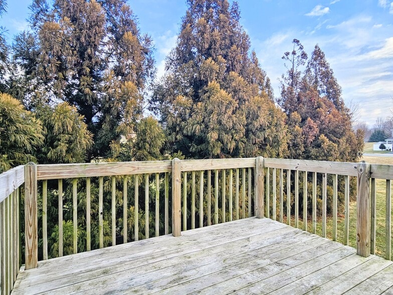 Building Photo - 361 Cedar Holw