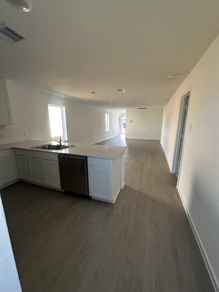 Building Photo - 2423 Imperial Jade Dr