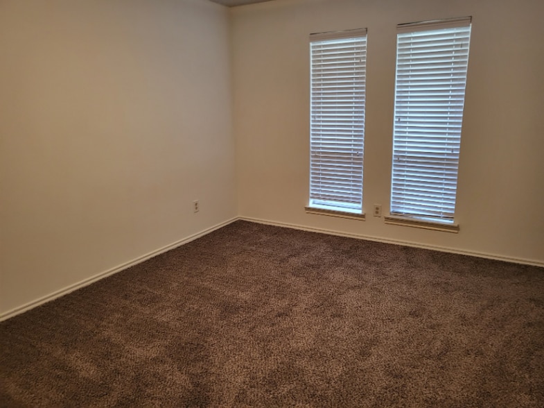 Building Photo - 501 Northridge St