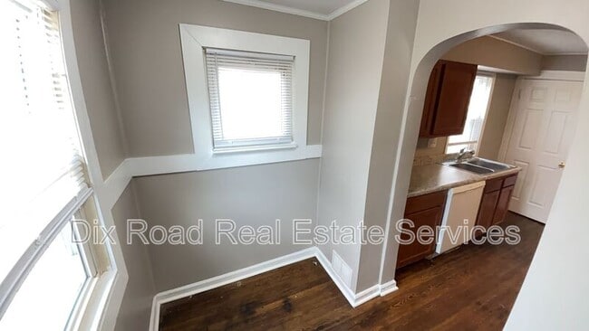 Building Photo - 1303 Kumler Ave