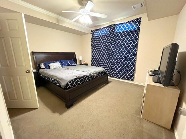 Building Photo - AUGUST 2026 PRE-LEASE Beautiful 4 Bedroom 3 Bathroom Home in Dove Crossing