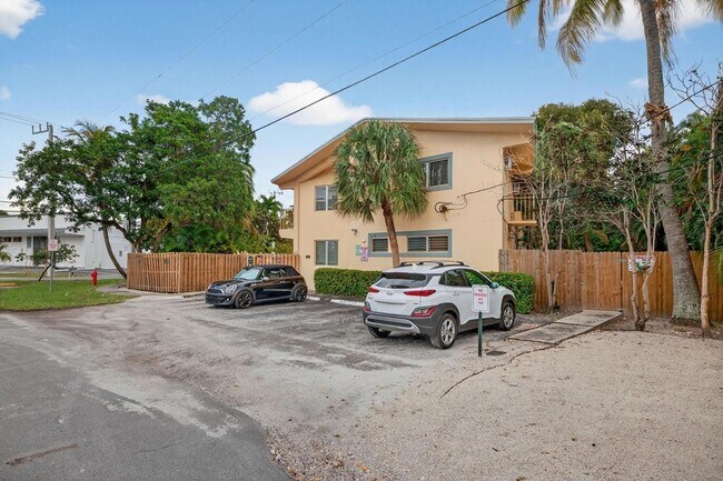 Building Photo - 2624 NE 30th Pl