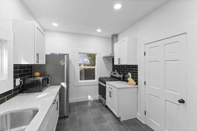 Building Photo - 3750 Totem Ln