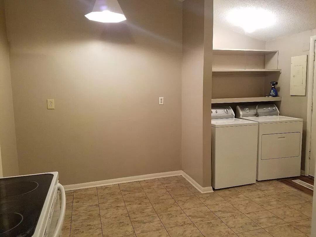 Building Photo - 1107 Glenshire Ave