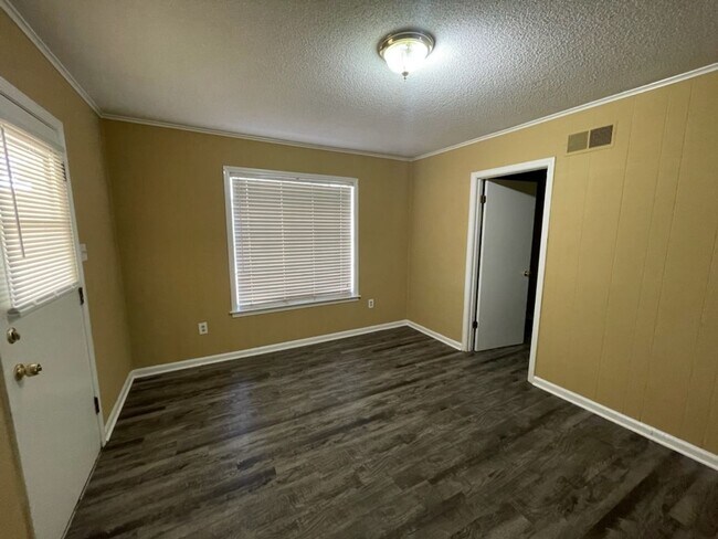 Building Photo - 1757 Custer Dr