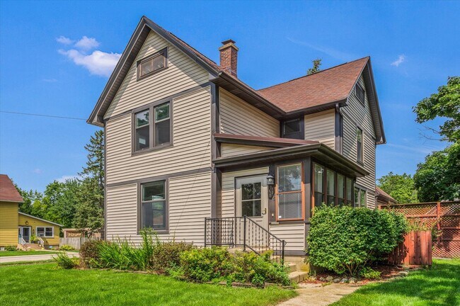 Primary Photo - 145 Maple St