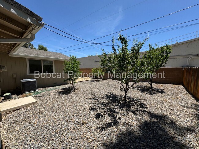 Building Photo - 3 Bed, 2 Bath, Home Located in Gardnerville