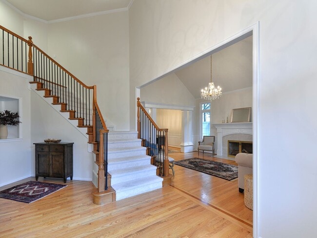 Building Photo - Stunning and Elegant 4+ Bedroom on Park-Like Lot Pine Lake Estates Sammamish