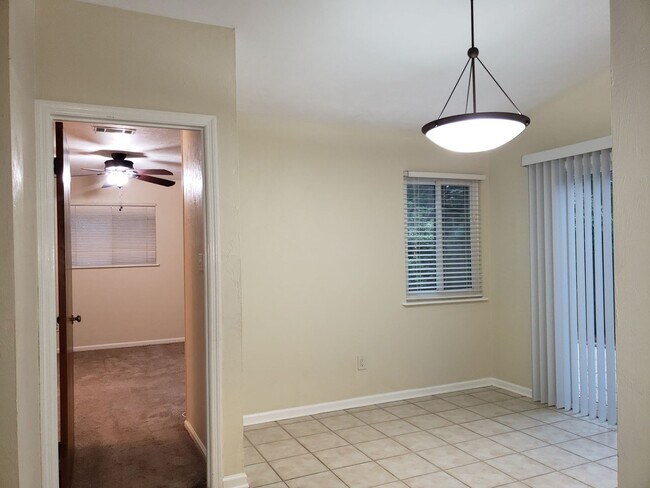 Building Photo - 2 Bedroom for rent January 2026 in NE Tall...