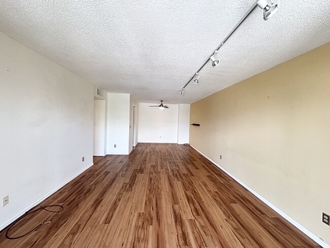 Building Photo - 710 E 200 S