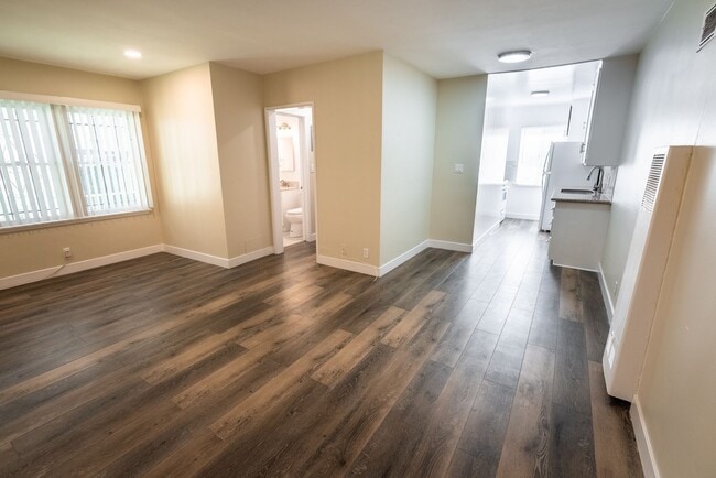 Interior Photo - 7057 Lanewood Ave