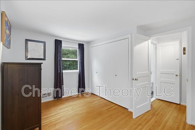 Building Photo - 912 N Lexington St