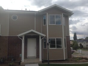 Building Photo - Great 4 Bedroom Townhouse in Ogden for Rent