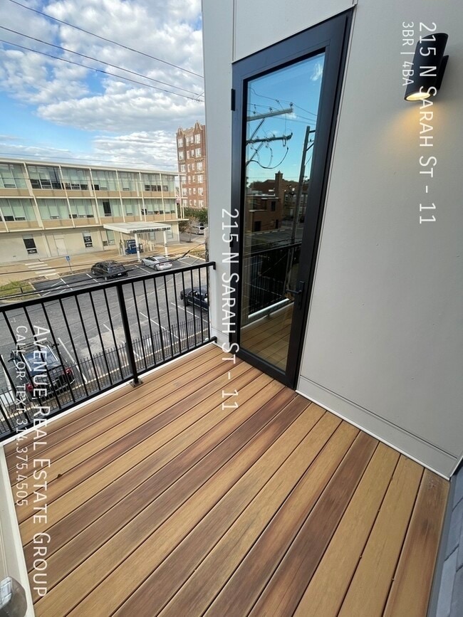 Building Photo - 215 N Sarah St