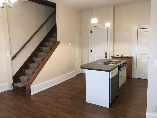 Building Photo - 801 S Main St