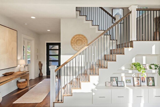 Building Photo - 1002 Meriden Ln