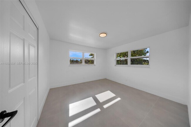 Building Photo - 5195 NE 18th Ave