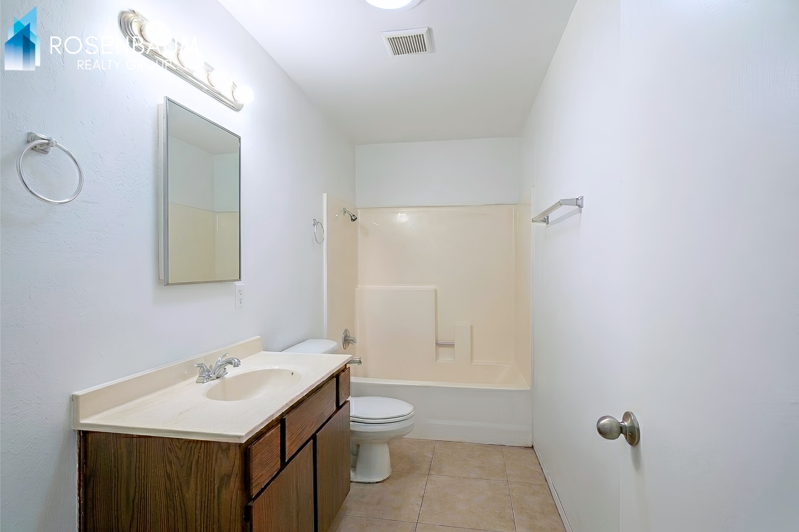 Building Photo - Cozy 2-bedrooms, 1-bath single-level duplex in Prescott Valley!
