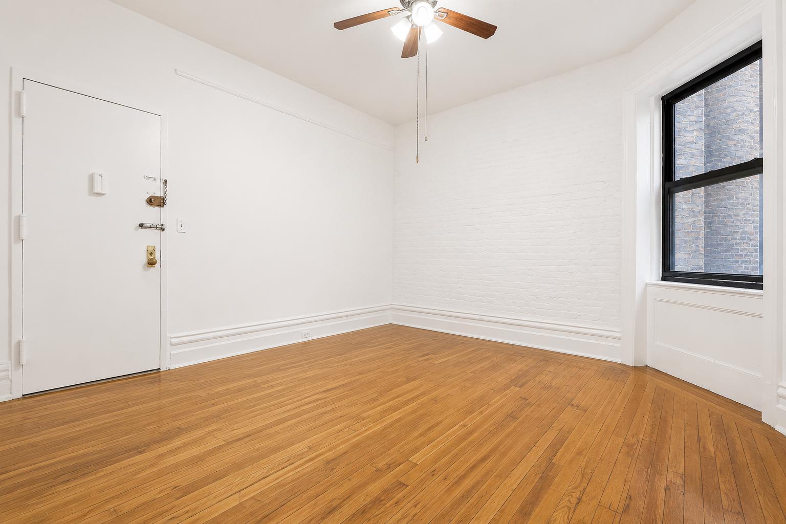 Building Photo - 45 Tiemann Pl