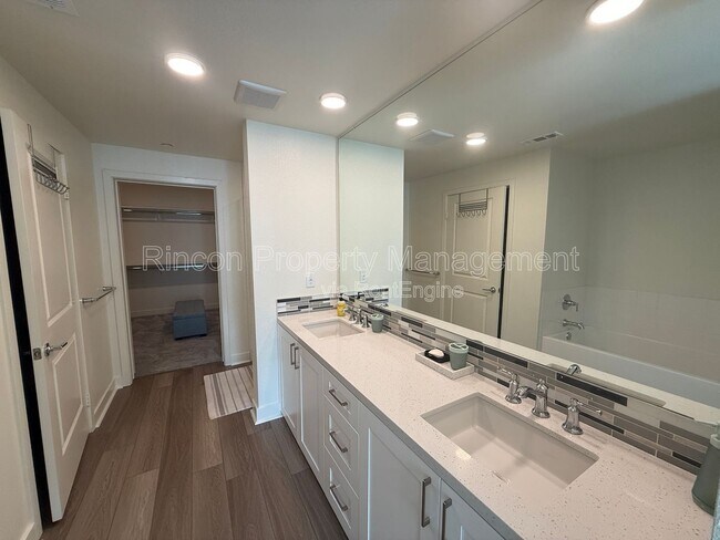 Building Photo - 2850 Wagon Wheel Rd