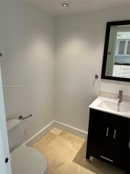 Building Photo - 2501 Brickell Ave