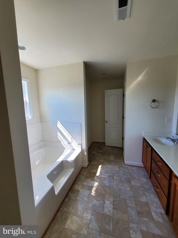 Building Photo - 233 Kanter Dr