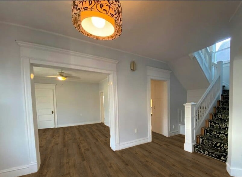 Building Photo - 848 Quincy Ave