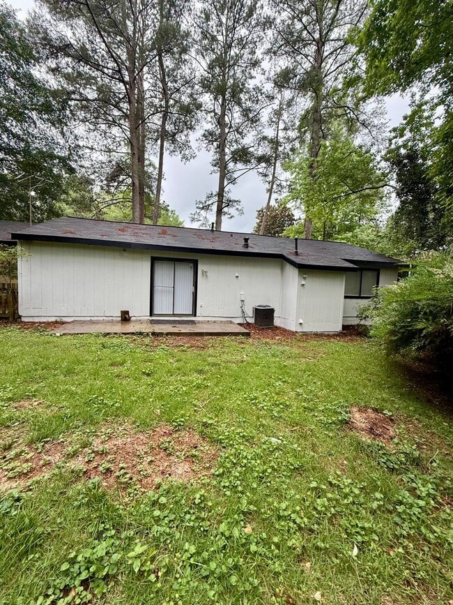 Building Photo - Newly remodeled 3 bedroom home in Jonesboro!