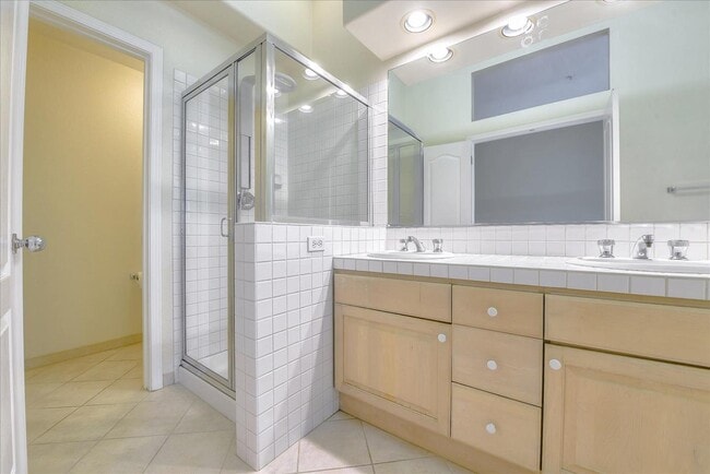 Building Photo - 990 Alpine Terrace