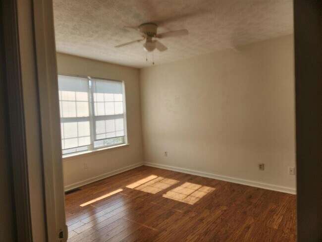 Building Photo - 105 Woods Trail