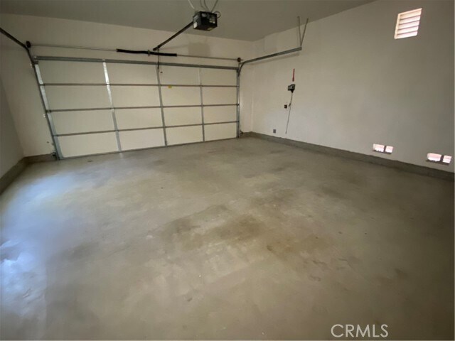 Building Photo - 44 Whispering Pine