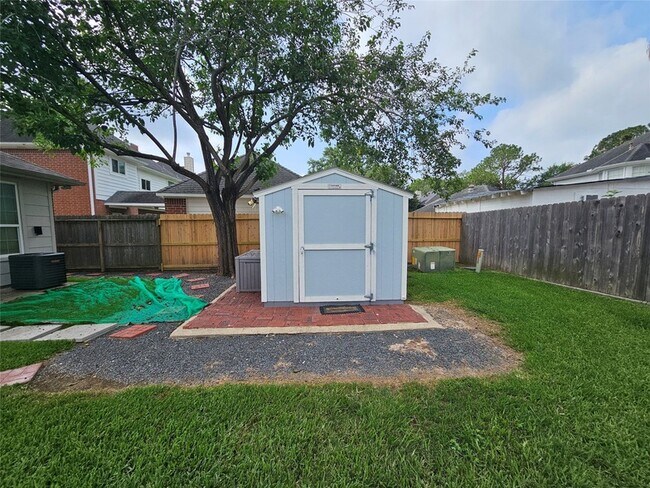 Building Photo - 5739 Henniker Dr