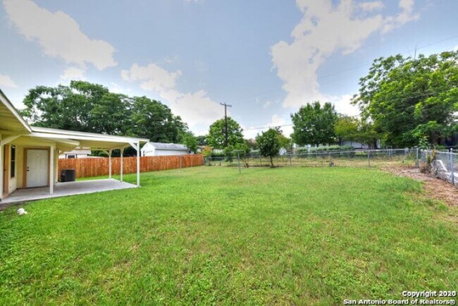 Building Photo - 3 Bedroom/1 Bath Sunset Hill Subdivision