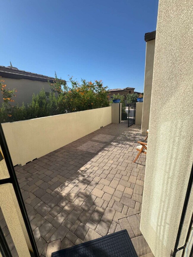 Building Photo - 120 E Iloca Ln