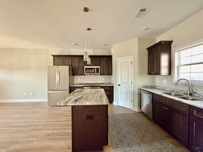 Building Photo - 212 Beau Claire Cir