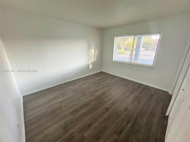 Building Photo - 10601 NW 45th St