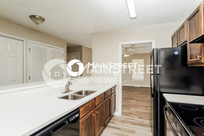 Building Photo - 2 Bedroom Pet-Friendly Home in Louisville,...