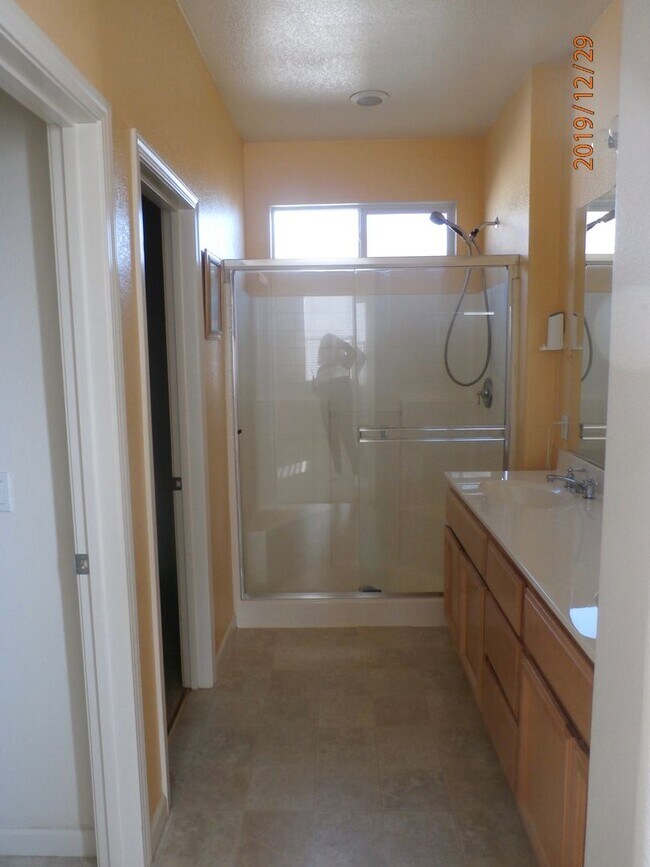 Building Photo - Stunning 4/2.5 Natomas Beauty!  (PLEASE READ ENTIRE AD FOR SHOWING)!