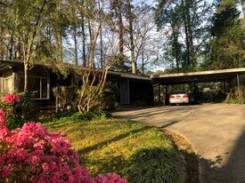 Building Photo - 796 Wesley Dr NW