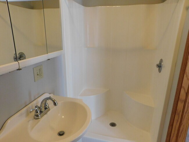Building Photo - Spacious 3 Bedroom 2 bath Home in El Dorad...