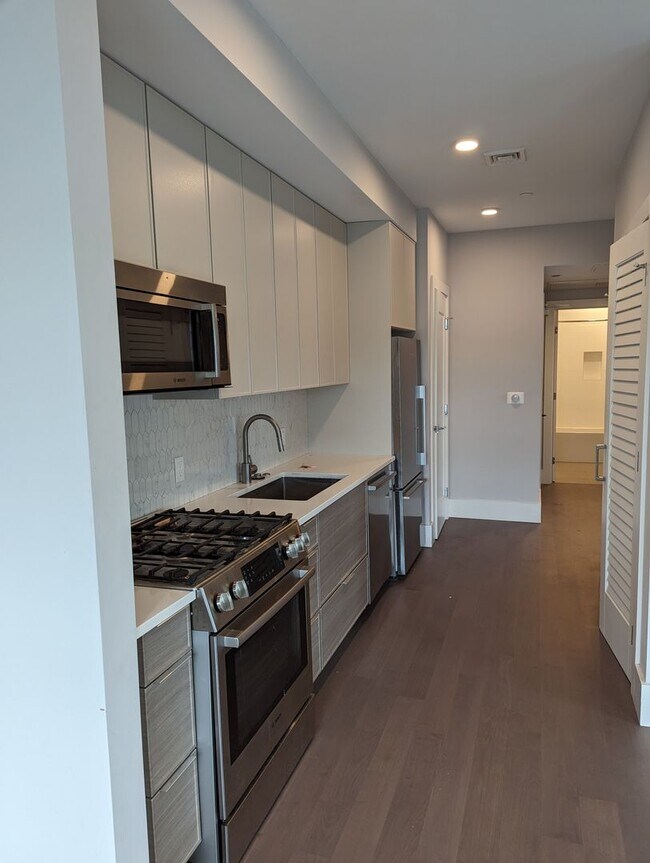 Building Photo - Jamaica Plain luxury 2 BR for 9/1