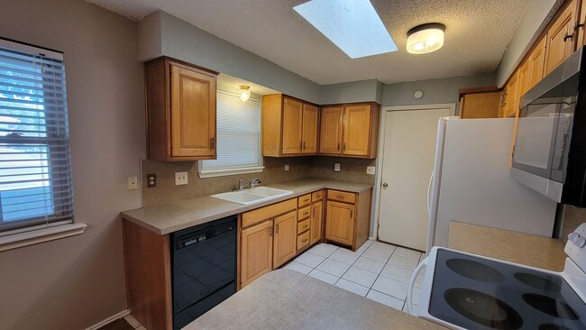 Building Photo - Awesome 3/2/1 with a carport in Wolfforth