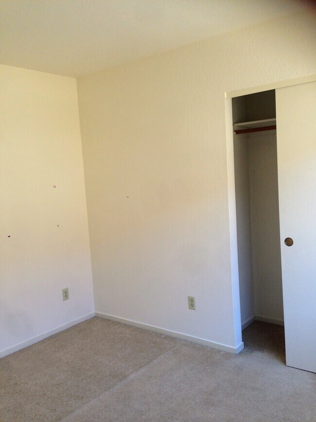 Building Photo - 236 Commons Ln