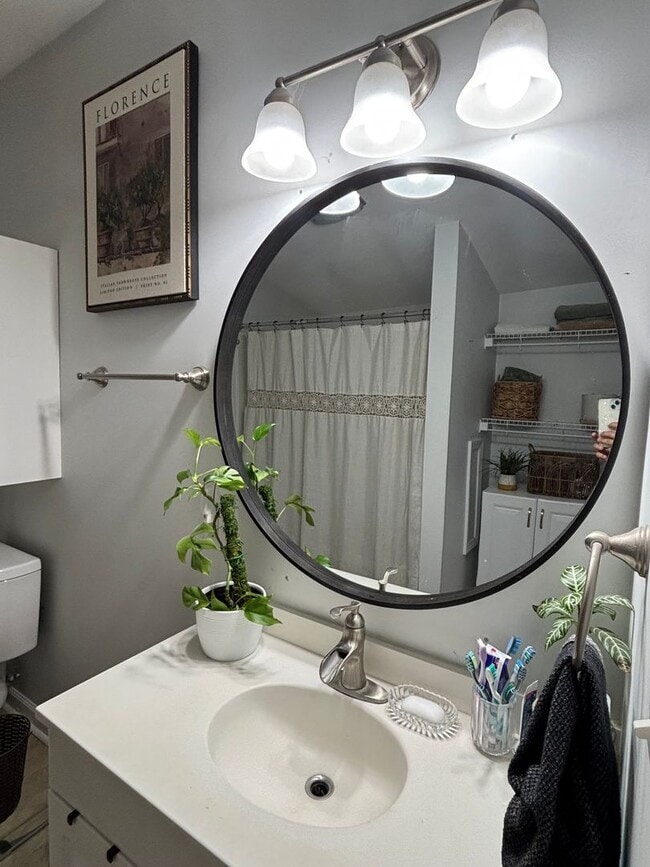 Building Photo - Cute Country Charmer – Bristol, VA  2 Bed ...