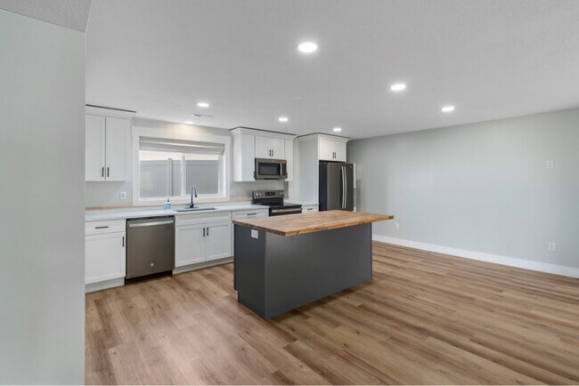 Building Photo - 1015 W 3000 N