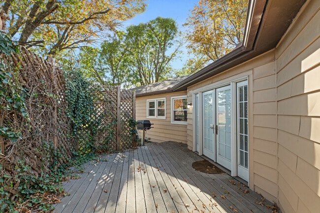 Building Photo - 22 E Hawthorne St