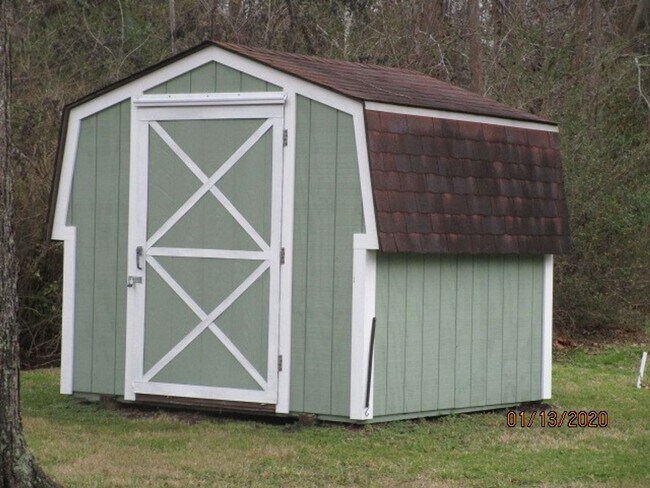 Building Photo - Deep Creek South